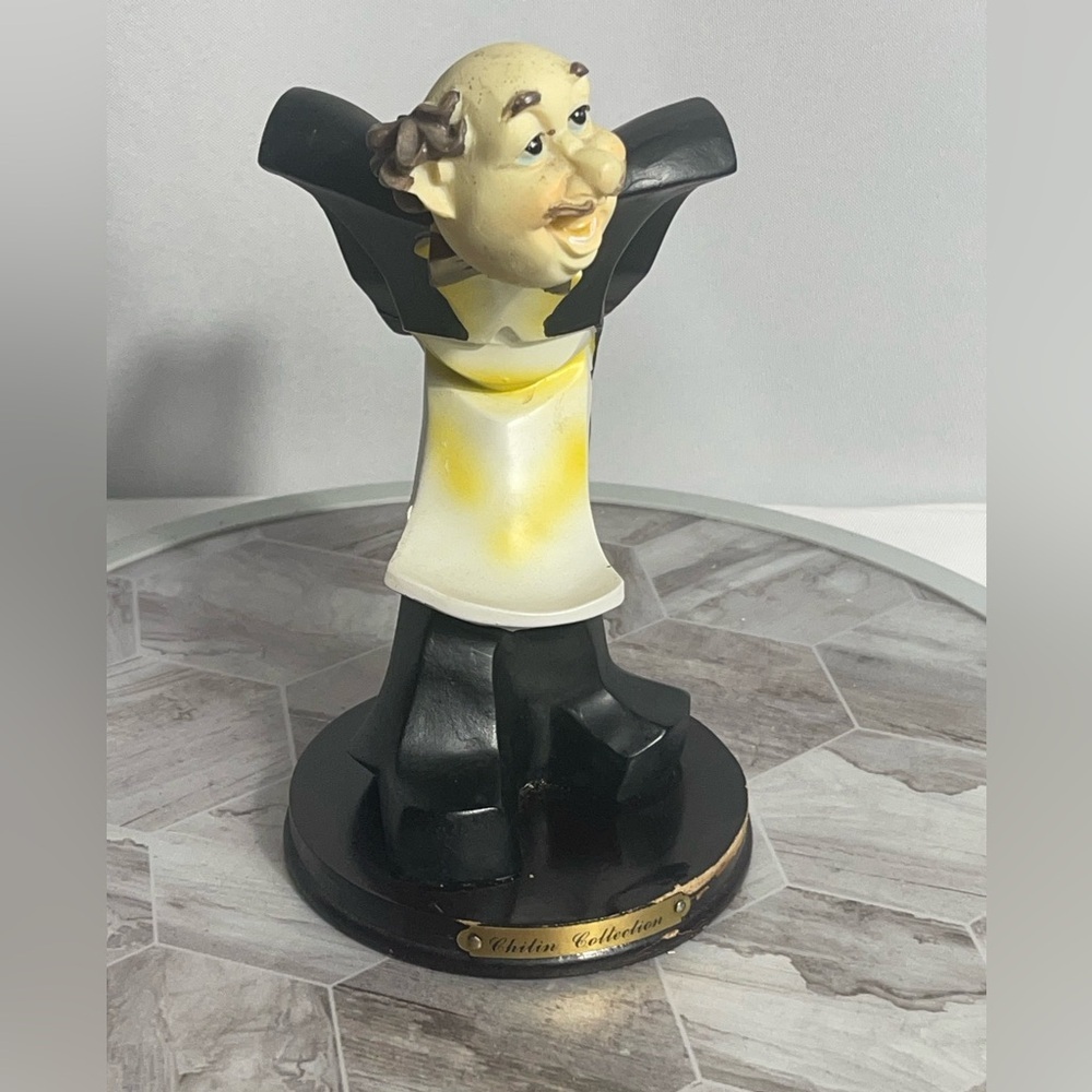 IC COLLECTION Black and Yellow Chef Figurine